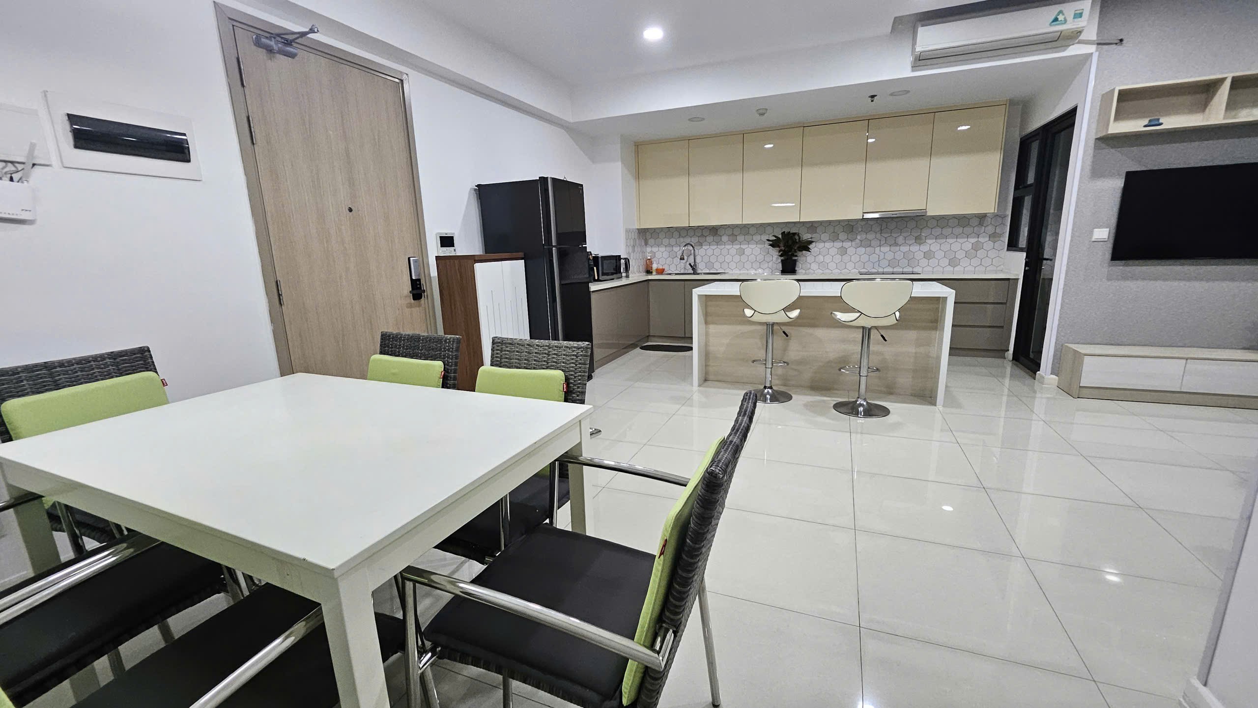 ban can ho quan 2, ảnh to2