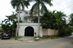 Villa Nguyễn Văn Hưởng, hồ bơi, sân vườn, thang máy, 4500$/tháng