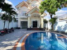 Cho thuê villa hồ bơi,sân vườn Thảo Điền 300m2 trệt 2 lầu 6P full NT